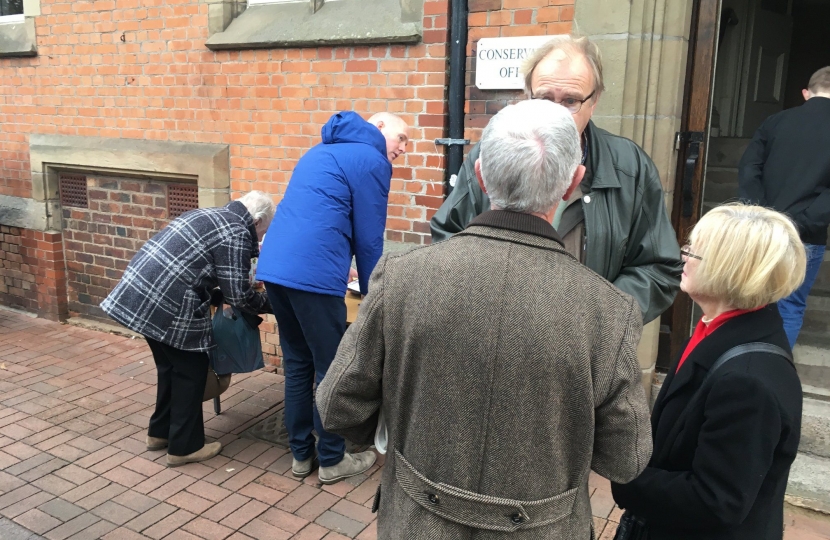 Cllr Edgar speaks with residents